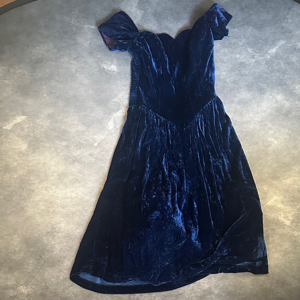 Patra Blue Velvet Dress with Sweetheart Neckline and Off-Shoulder Vintage